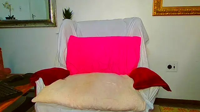Snapshot of ModelZoee chatting on June 1, 2026, 1:00 pm ModelZoee online show from June 1, 2026, 1:00 pm