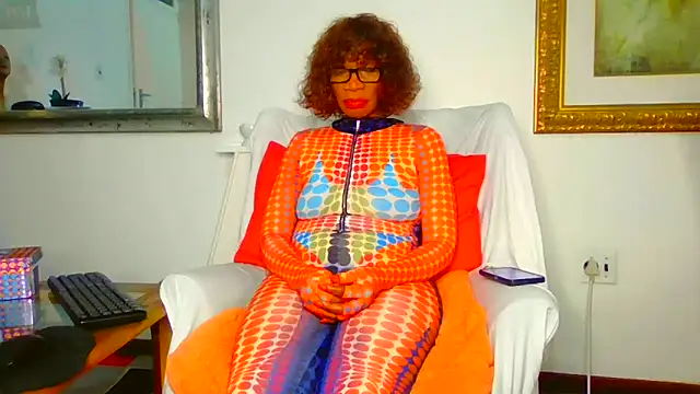 ModelZoee online show from November 17, 2025, 5:28 pm