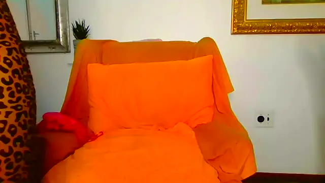 Snapshot of ModelZoee chatting on June 20, 2026, 9:47 am ModelZoee online show from June 20, 2026, 9:47 am