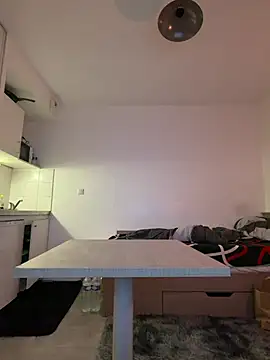 Renoirmonter online show from April 8, 2026, 4:36 am