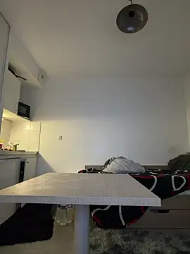 Renoirmonter online show from April 4, 2026, 9:32 pm