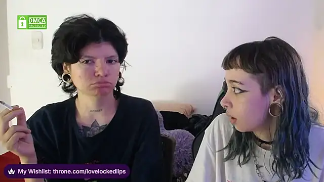 lovelockedlips online show from March 25, 2026, 3:33 pm