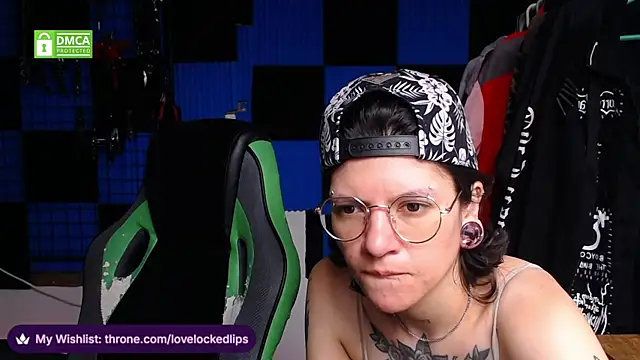 lovelockedlips online show from May 7, 2026, 3:04 pm