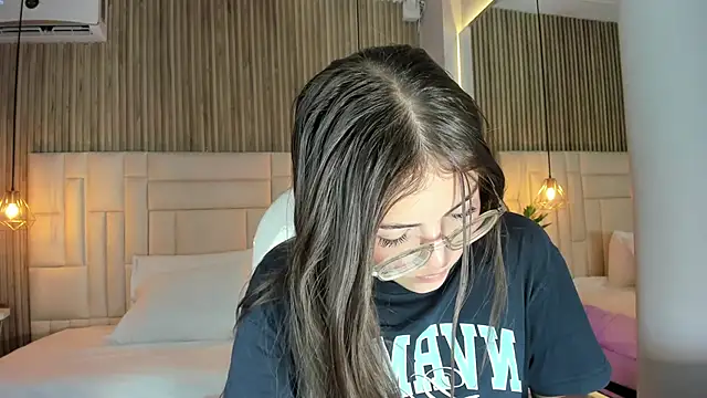 Snapshot of DulceVela_ chatting on September 11, 2025, 10:43 pm DulceVela  online show from September 11, 2025, 10:43 pm