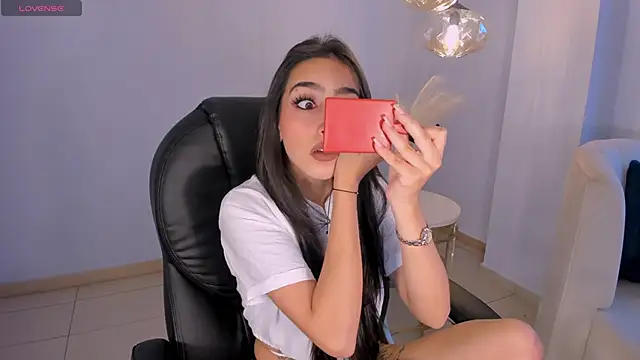 LarisaSmirnov online show from November 6, 2025, 4:49 am