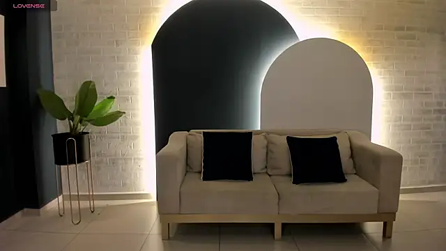 LarisaSmirnov online show from October 31, 2025, 8:05 pm