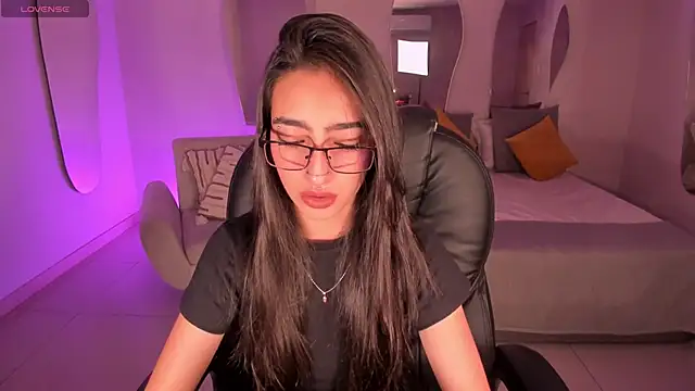 LarisaSmirnov online show from December 1, 2025, 12:11 am