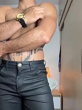 Snapshot of Maximiliano_ford chatting on October 28, 2025, 10:14 am Maximiliano ford online show from October 28, 2025, 10:14 am