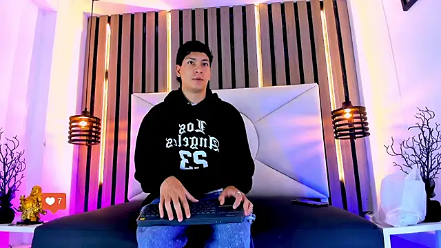 Jhojan twink online show from November 14, 2025, 12:42 pm