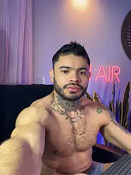 thiagoferrari2 online show from October 19, 2025, 7:55 am