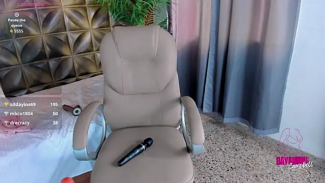 Dayanne campbelll online show from January 11, 2026, 2:13 pm