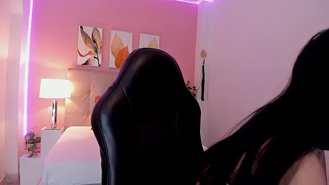 Snapshot of Molly_h0t chatting on February 17, 2026, 12:46 pm Molly h0t online show from February 17, 2026, 12:46 pm