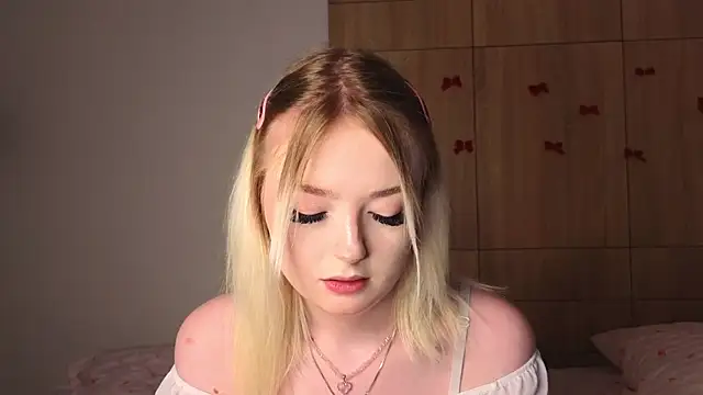 Snapshot of minigirl chatting on March 1, 2026, 4:18 pm minigirl online show from March 1, 2026, 4:18 pm