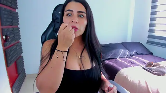 hannarusso online show from March 19, 2026, 8:42 pm