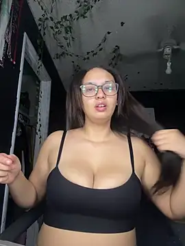 hoesluvcedes online show from May 15, 2026, 7:17 am