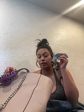 hoesluvcedes online show from June 7, 2026, 12:16 am