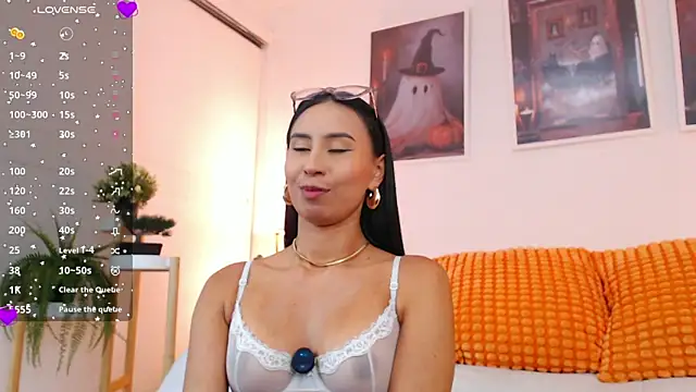 Valen ross  online show from November 14, 2025, 10:46 pm