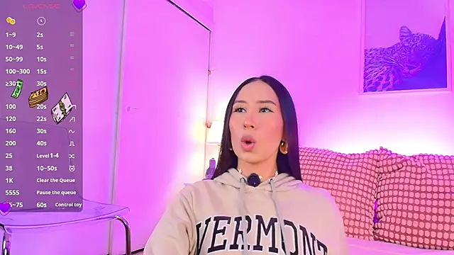 Snapshot of Valen_ross_ chatting on February 8, 2026, 9:34 pm Valen ross online show from February 8, 2026, 9:34 pm