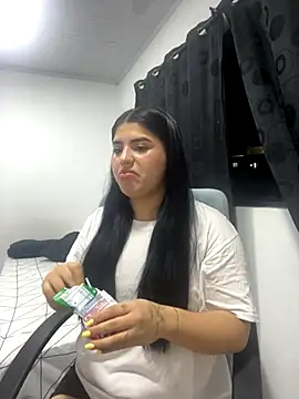 pareja curiosa19 online show from December 5, 2025, 1:05 am