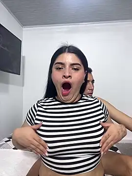 pareja curiosa19 online show from October 31, 2025, 12:18 am