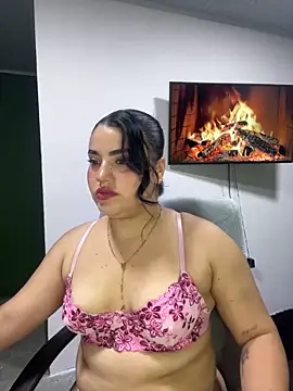 pareja curiosa19 online show from May 15, 2026, 11:14 pm