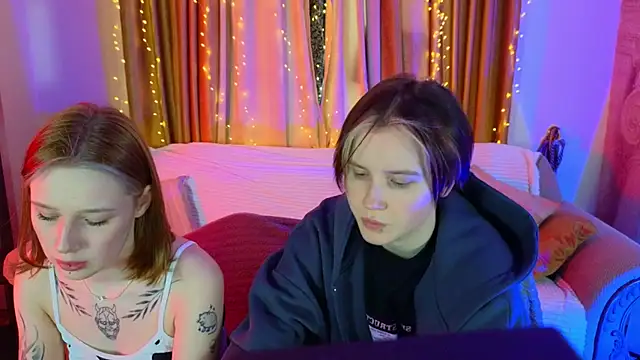 Snapshot of Tara_Lawson chatting on December 15, 2025, 10:32 am Tara Lawson online show from December 15, 2025, 10:32 am