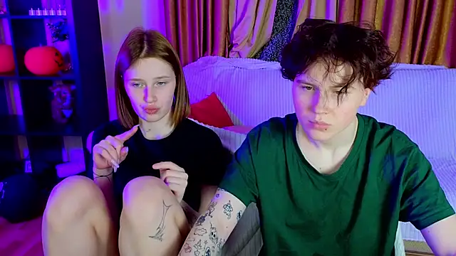 Snapshot of Tara_Lawson chatting on November 6, 2025, 11:25 am Tara Lawson online show from November 6, 2025, 11:25 am