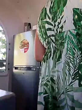 emiliemilf online show from March 1, 2026, 7:47 pm