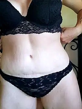 emiliemilf online show from February 26, 2026, 7:58 pm