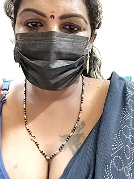 Snapshot of poojaa-rani chatting on March 17, 2025, 7:48 pm poojaa-rani online show from March 17, 2025, 7:48 pm