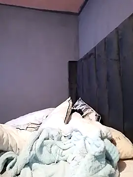 sexylira online show from October 3, 2025, 10:28 am