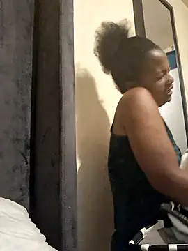 sexylira online show from February 17, 2026, 6:27 pm