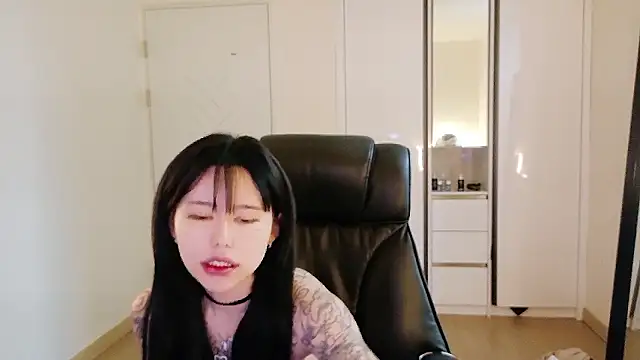 tangju7 online show from December 1, 2025, 1:45 pm