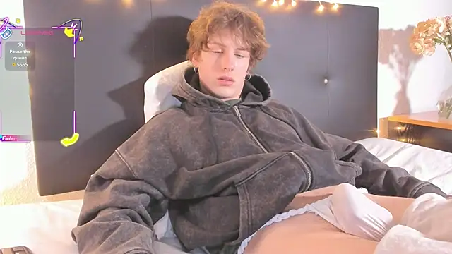 RobFavorite1 online show from January 8, 2026, 8:48 pm