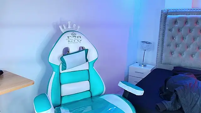 Lia adamsss online show from March 17, 2026, 3:31 am