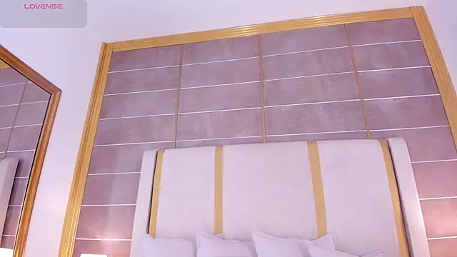 laurencarter1 online show from April 14, 2026, 11:10 pm