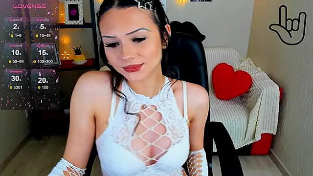 Snapshot of Kitti__ chatting on November 11, 2025, 1:44 am Kitti online show from November 11, 2025, 1:44 am