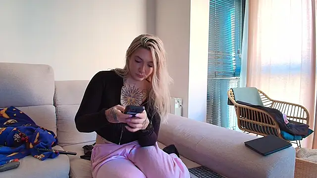 tattoobbgirl online show from January 19, 2026, 11:47 am