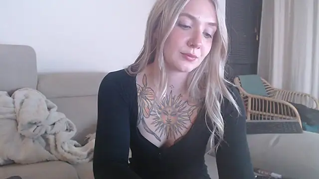 tattoobbgirl online show from November 26, 2025, 5:46 pm