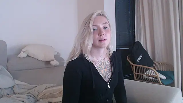 tattoobbgirl online show from October 25, 2025, 5:24 pm