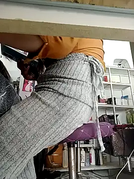 Snapshot of Zunn_0 chatting on March 20, 2025, 5:57 am Zunn 0 online show from March 20, 2025, 5:57 am