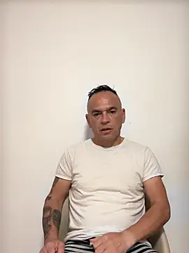 mateocali25 online show from May 23, 2026, 11:53 am