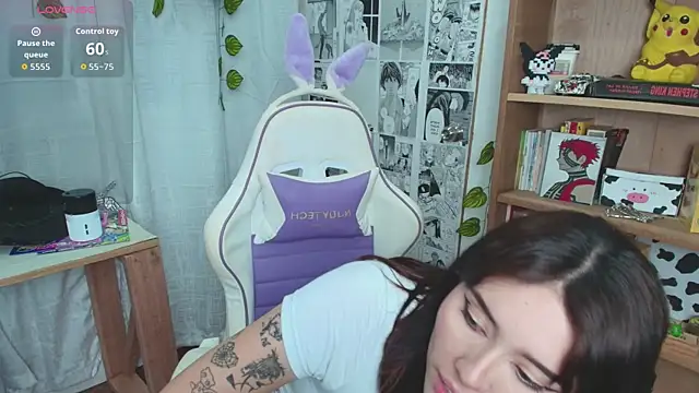 MitsuChan  online show from December 18, 2025, 3:11 am