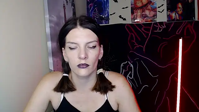 VanessaRey  online show from October 28, 2025, 8:02 am