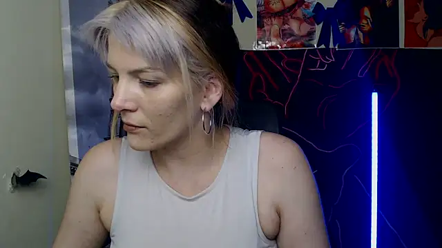 VanessaRey  online show from May 18, 2026, 3:28 pm