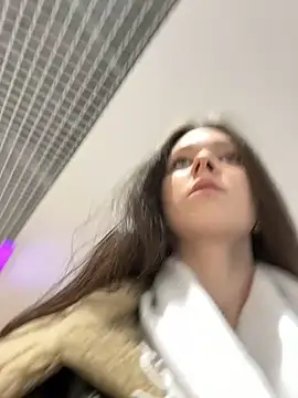 MilaBee online show from March 22, 2025, 8:51 am