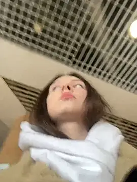 MilaBee online show from March 22, 2025, 5:49 am