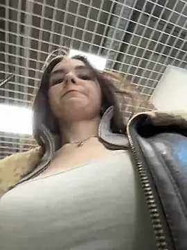 MilaBee online show from April 4, 2026, 11:06 am