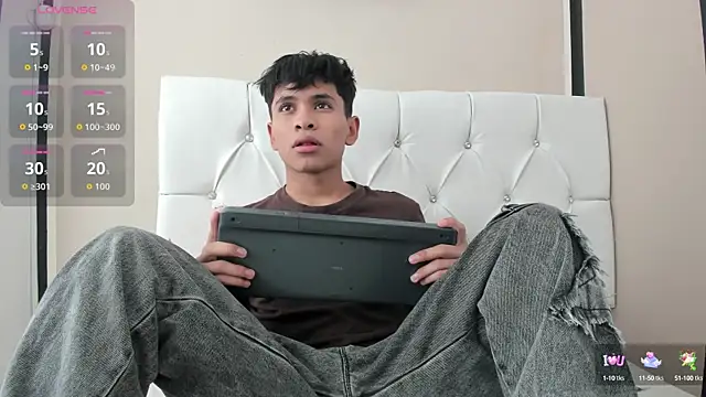 Snapshot of Ethan_Westt chatting on September 10, 2025, 8:30 pm Ethan Westt online show from September 10, 2025, 8:30 pm