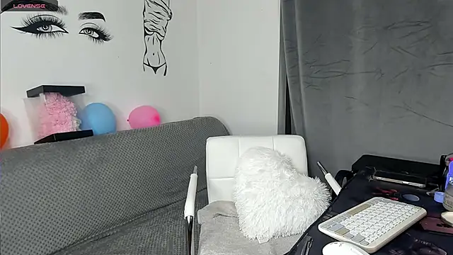 Snapshot of EvelynHais chatting on September 21, 2025, 6:57 pm EvelynHais online show from September 21, 2025, 6:57 pm